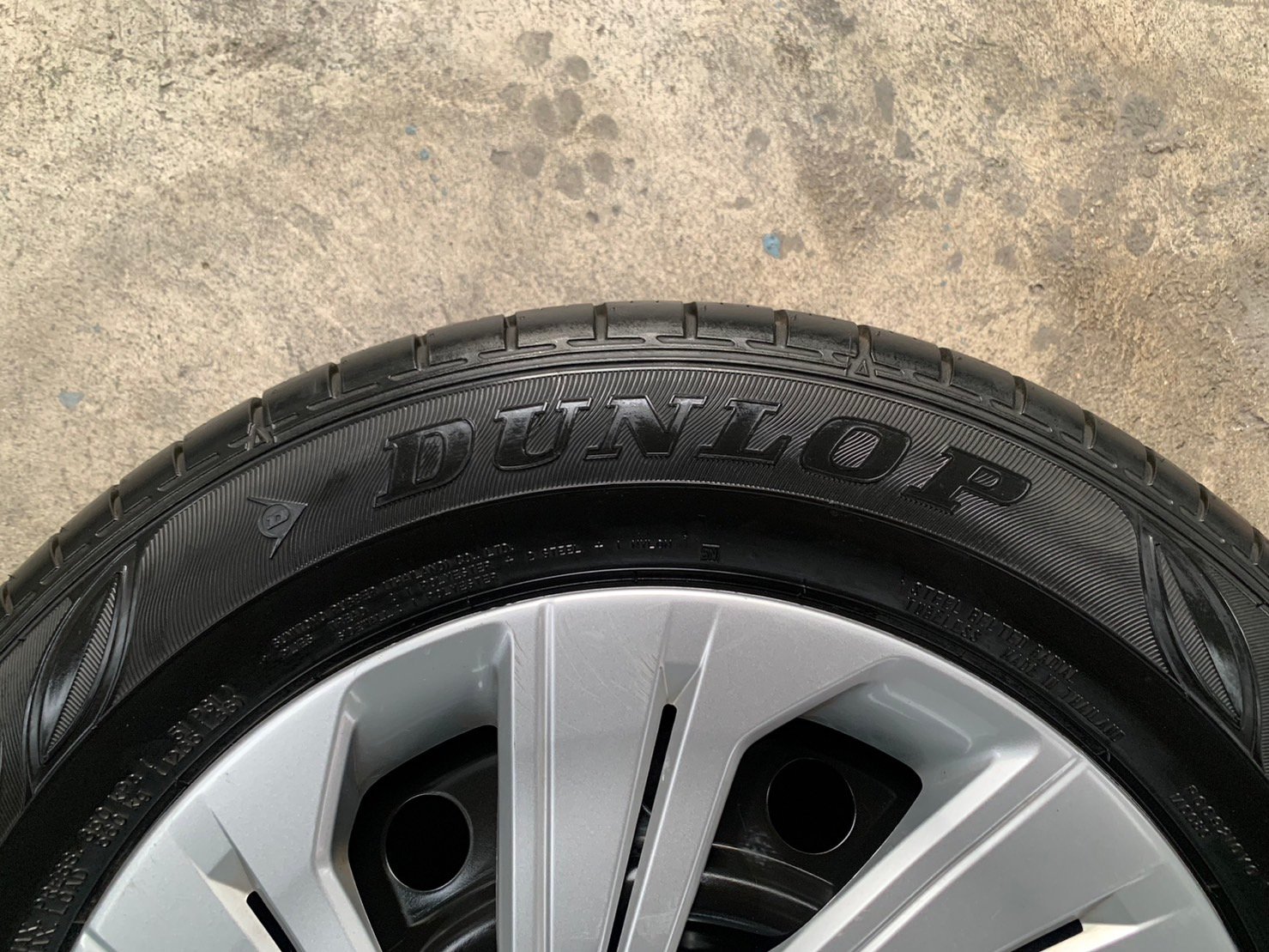 ล้อกระทะ 4รู100 Honda ขอบ 15 พร้อมยาง 185-65-15 Dunlop ปี 18 ล้อกระทะ 4รู100 Honda ขอบ 15 พร้อมยาง 185-65-15 Dunlop ปี 18