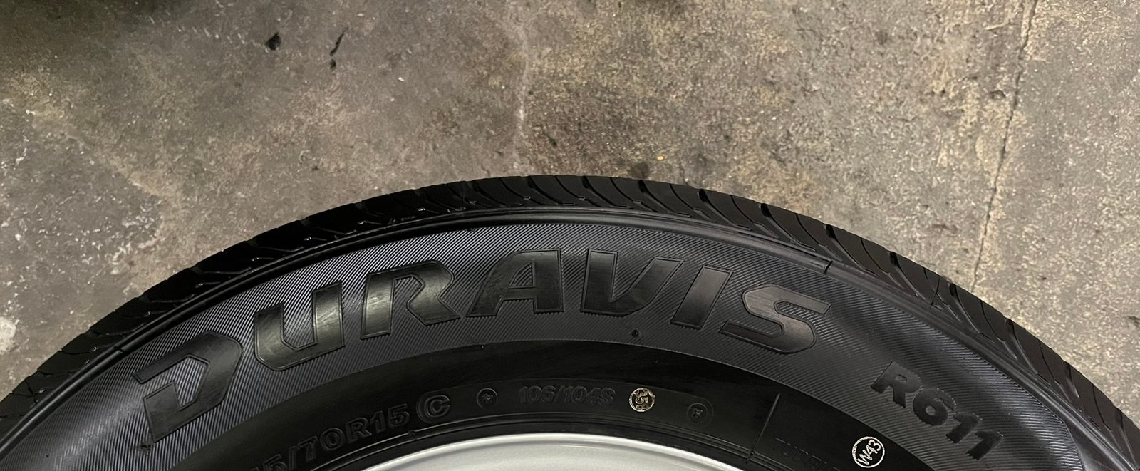 ยางป้ายแดง 215-70-15 Bridgestone ปี 25 สวยกริ๊บ ใส่กับ รถกระบะตัวเตี้ย ได้ทุกรุ่น