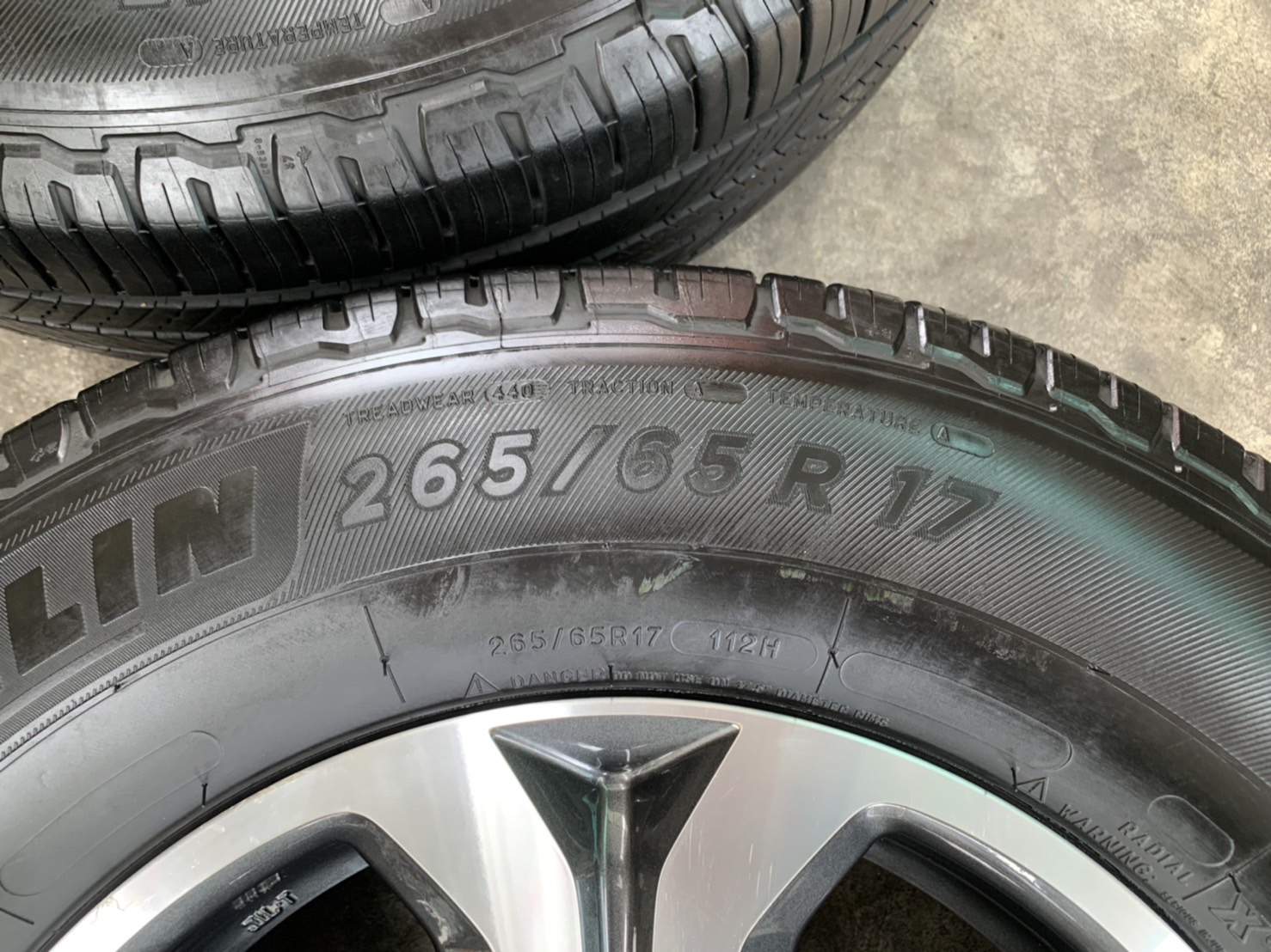 ล้อแม็ก Mazda BT50 Pro ขอบ 17 สีเทาหน้าเงา พร้อมยาง 265-65-17 Michelin ปลายปี 20 ล้อแม็ก Mazda BT50 Pro ขอบ 17 สีเทาหน้าเงา พร้อมยาง 265-65-17 Michelin ปลายปี 20