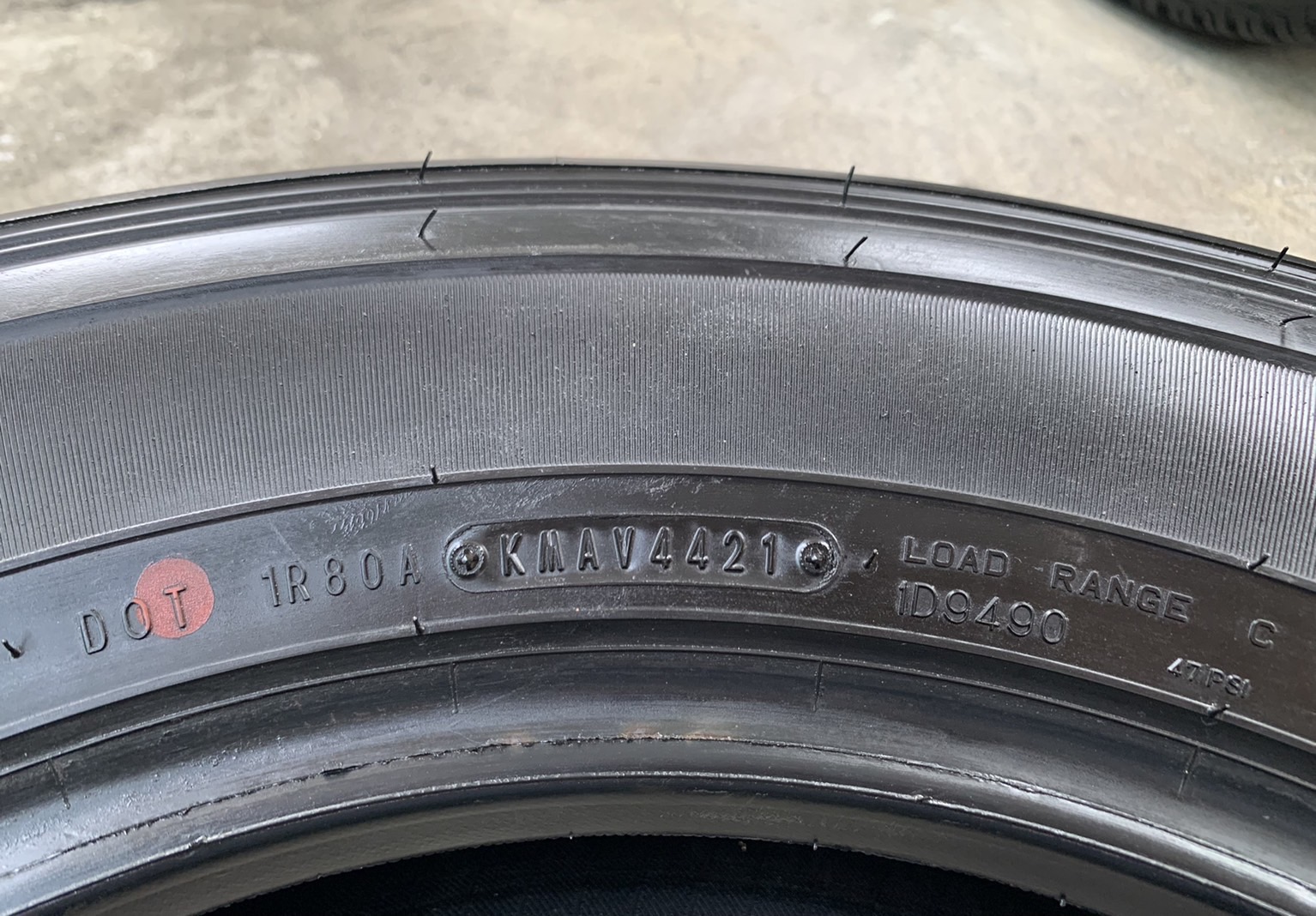 ยางใหม่ป้ายแดง 225-70-17 Dunlop ปลายปี 21 ใส่กับ รถกระบะตัวเตี้ย ,รถกระบะตัวสูง ได้ทุกรุ่น