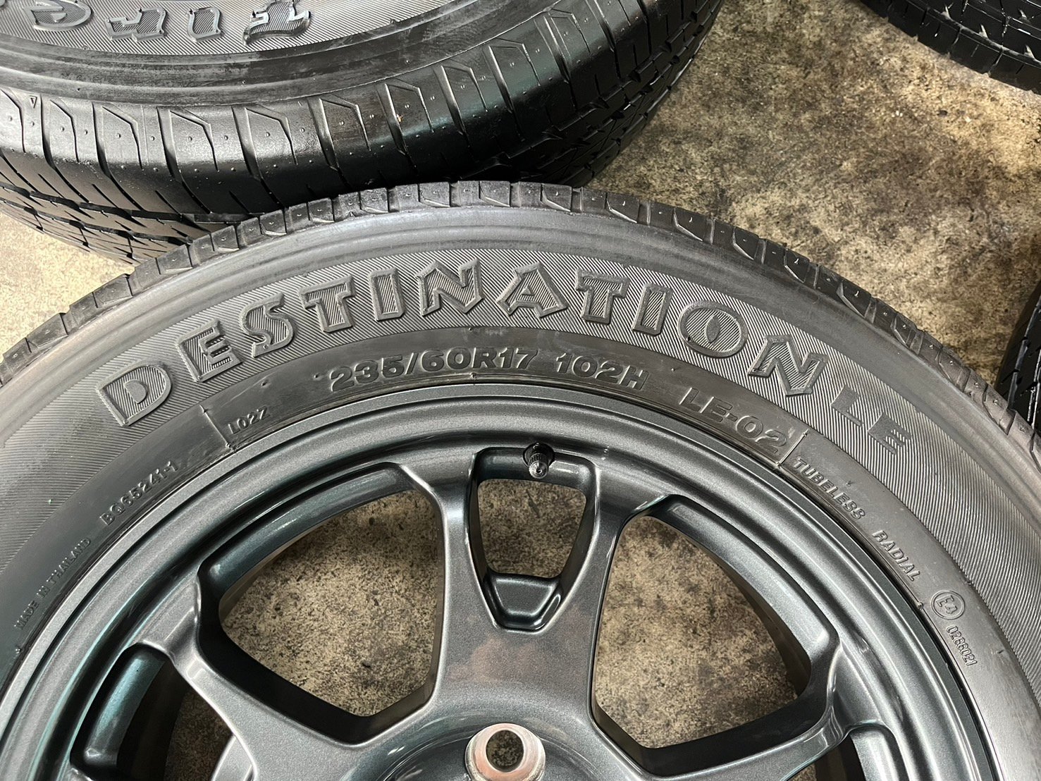 ล้อแม็กป้ายแดง Toyota Revo Z Edition GR Sport ขอบ 17 แถมยาง 235-60-17 Firestone ปี 19 ล้อแม็กป้ายแดง Toyota Revo Z Edition GR Sport ขอบ 17 แถมยาง 235-60-17 Firestone ปี 19