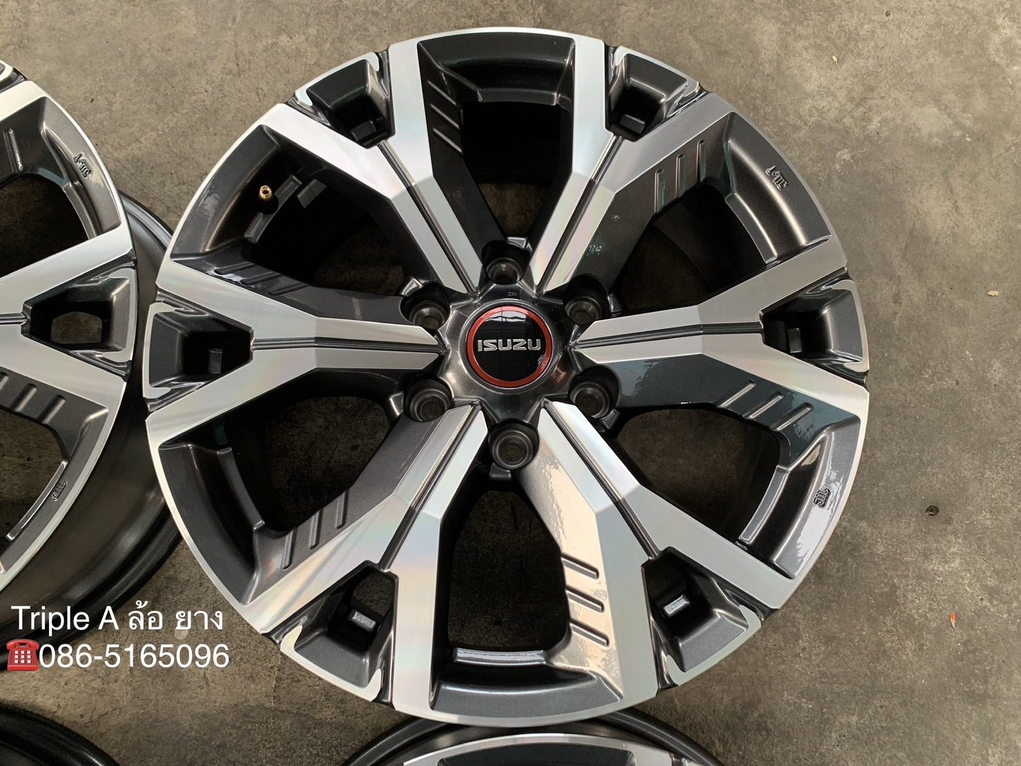 ล้อแม็กป้ายแดง ISUZU D-Max รุ่นใหม่ ขอบ 18 ดำหน้าเงา สวยกริ๊บ ล้อแม็กป้ายแดง ISUZU D-Max รุ่นใหม่ ขอบ 18 ดำหน้าเงา สวยกริ๊บ