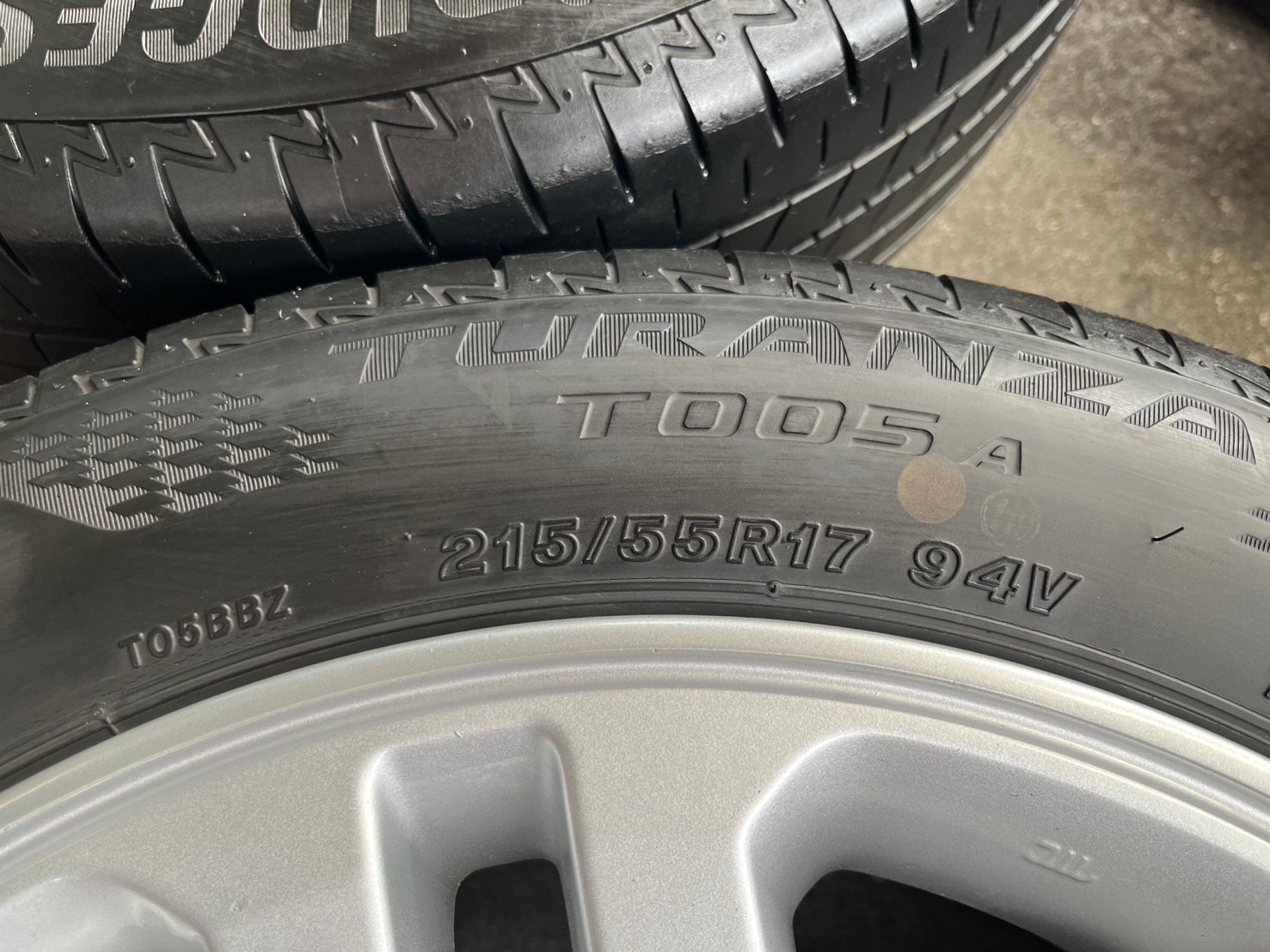 ล้อแม็ก 6รู139 Toyota ขอบ 17 พร้อมยาง 215-55-17 Bridgestone ปี 22 ล้อแม็ก 6รู139 Toyota ขอบ 17 พร้อมยาง 215-55-17 Bridgestone ปี 22