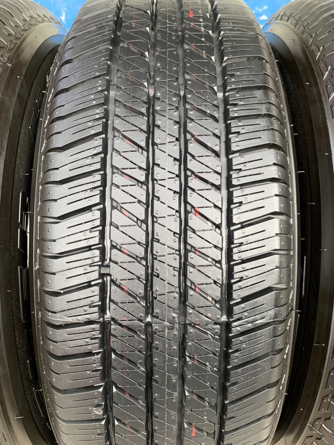 ยางป้ายแดง 265-65-17 Bridgestone ปี 22 เหมาะสำหรับรถกระบะตัวสูง และ SUV ทุกรุ่น ยางป้ายแดง 265-65-17 Bridgestone ปี 22 เหมาะสำหรับรถกระบะตัวสูง และ SUV ทุกรุ่น