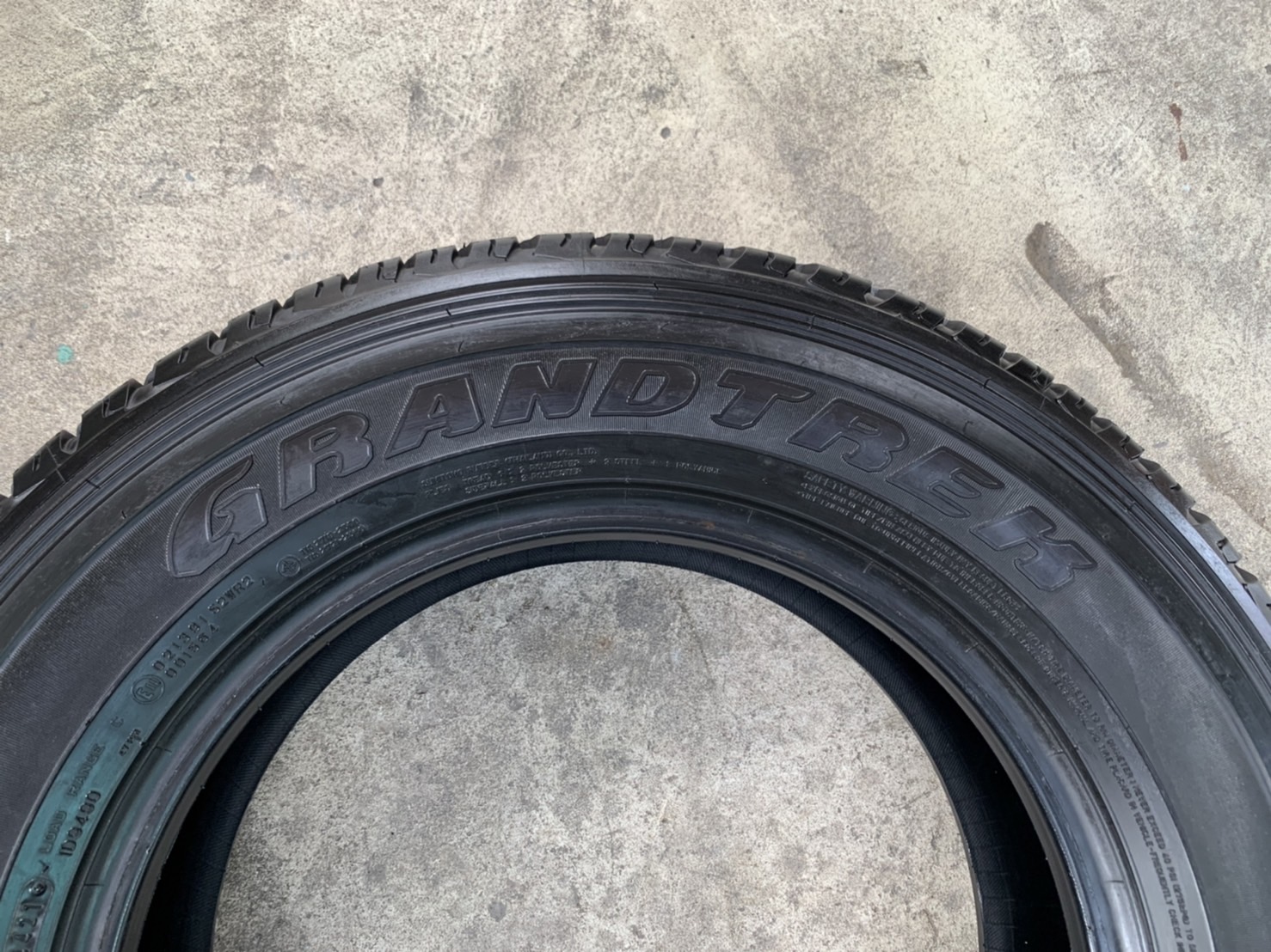 ยางใหม่ป้ายแดง 225-70-17 Dunlop ปลายปี 21 ใส่กับ รถกระบะตัวเตี้ย ,รถกระบะตัวสูง ได้ทุกรุ่น