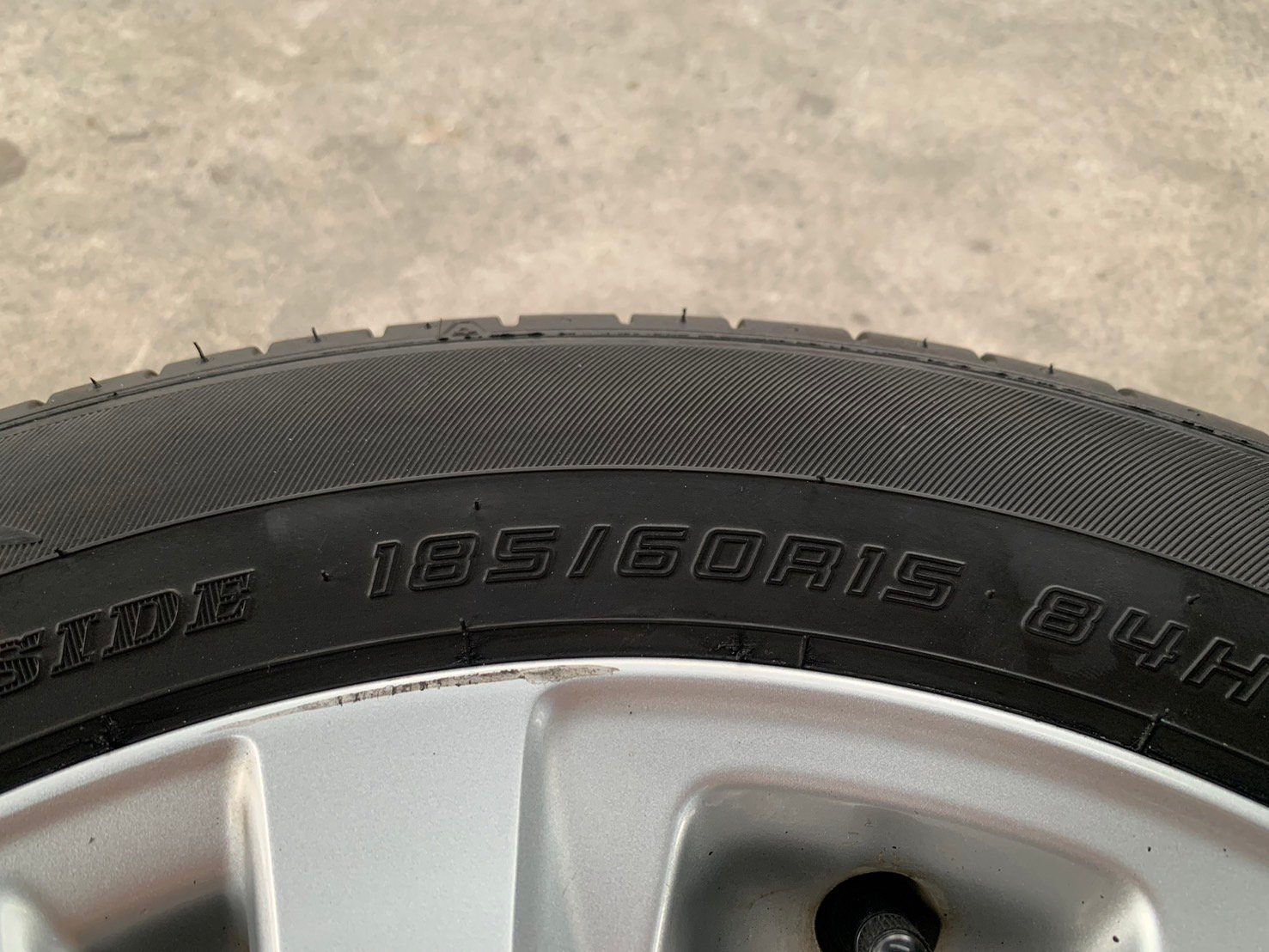 ล้อแม็ก Toyota Yaris Ativ ขอบ 15 พร้อมยาง 185-60-15 Dunlop ปี 20 ล้อแม็ก Toyota Yaris Ativ ขอบ 15 พร้อมยาง 185-60-15 Dunlop ปี 20