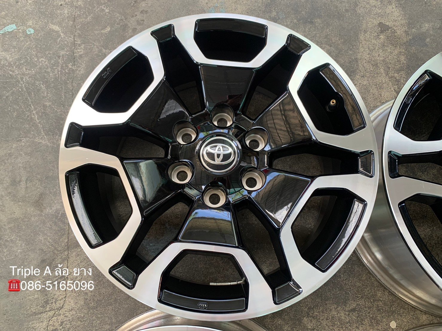 ล้อแม็ก Toyota Revo รุ่นใหม่ล่าสุด ขอบ 18 ดำหน้าเงา ใส่กับ Toyota Fortuner, Revo, Vigo 6รู139 ได้เลย