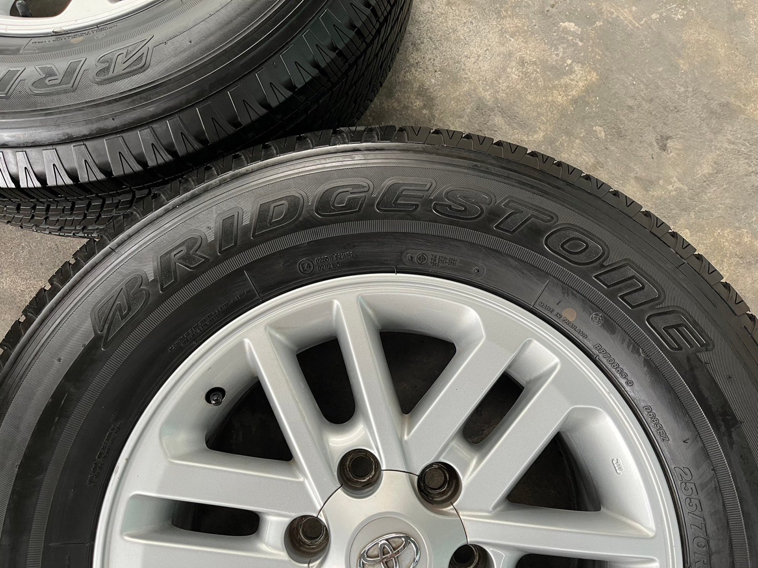 ล้อแม็ก Toyota Fortuner BMC ขอบ 17 พร้อมยาง 255-70-17 Bridgestone ปี 22 ล้อแม็ก Toyota Fortuner BMC ขอบ 17 พร้อมยาง 255-70-17 Bridgestone ปี 22