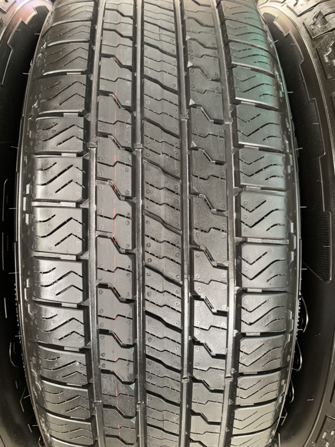ล้อแม็กป้ายแดง Ford Ranger Next-Gen Sport ขอบ 18 พร้อมยางป้ายแดง 255-65-18 Goodyear ปี 22 สวยกริ๊บ