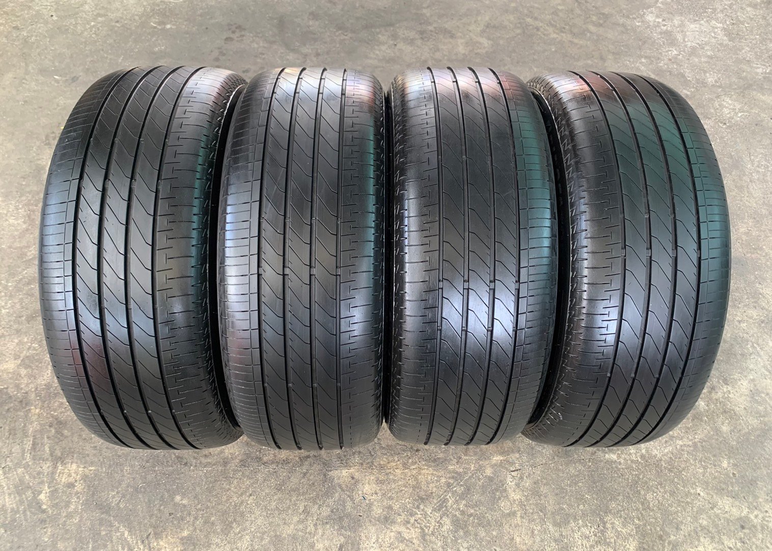 ล้อแม็ก Toyota Alphard ขอบ 18 พร้อมยาง 235-50-18 Bridgestone ปี 21 ล้อแม็ก Toyota Alphard ขอบ 18 พร้อมยาง 235-50-18 Bridgestone ปี 21