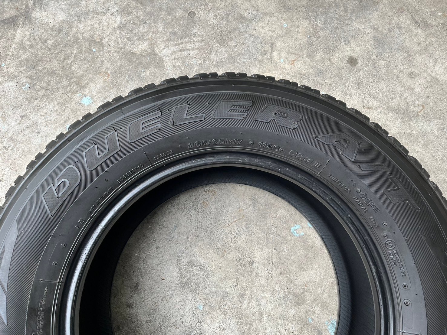 ยาง 1 เส้น 265-65-17 Bridgestone ปี 21 สภาพสวย ยาง 1 เส้น 265-65-17 Bridgestone ปี 21 สภาพสวย
