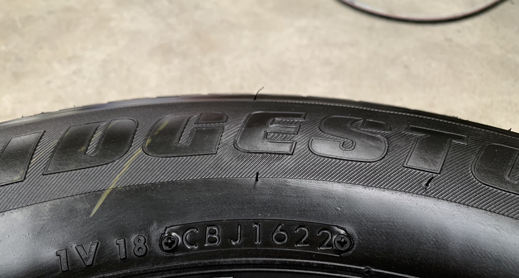 ยางป้ายแดง 215-70-15 Bridgestone ปี 22 ใส่กับ รถกระบะตัวเตี้ย ได้ทุกรุ่น ยางป้ายแดง 215-70-15 Bridgestone ปี 22 ใส่กับ รถกระบะตัวเตี้ย ได้ทุกรุ่น