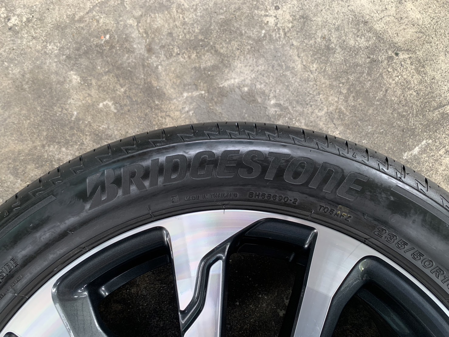 ล้อแม็กป้ายแดง Toyota Corolla Cross ขอบ 18 เทาหน้าเงา พร้อมยาง 235-50-18 Bridgestone ปี 21 ล้อแม็กป้ายแดง Toyota Corolla Cross ขอบ 18 เทาหน้าเงา พร้อมยาง 235-50-18 Bridgestone ปี 21