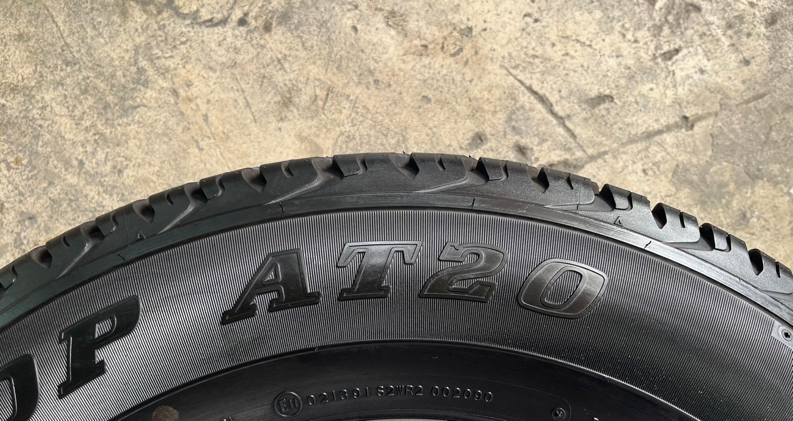 ยางป้ายแดง 205R16 Dunlop เหมาะสำหรับ รถกระบะตัวเตี้ย ,รถกระบะสายบรรทุก