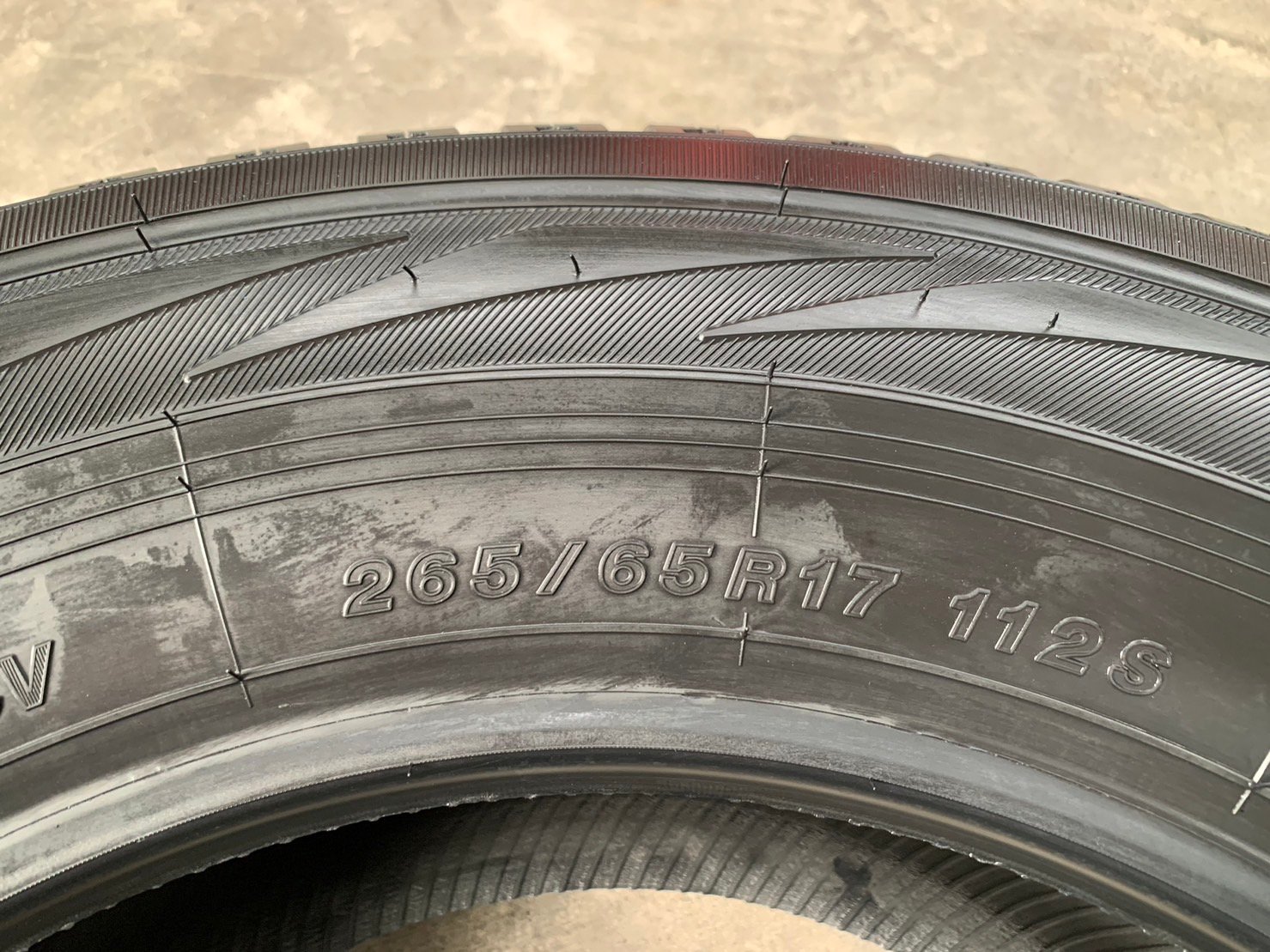 ยางใหม่ 265-65-17 Yokohama ปี 23 เหมาะสำหรับ รถกระบะตัวสูง และ SUV ทุกรุ่น ยางใหม่ 265-65-17 Yokohama ปี 23 เหมาะสำหรับ รถกระบะตัวสูง และ SUV ทุกรุ่น