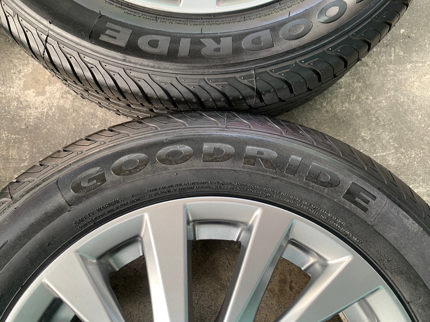 ล้อแม็ก Mitsu Attrage ขอบ 15 สีเทา พร้อมยางใหม่ 185-60-15 GOODRIDE ปี 23 ล้อแม็ก Mitsu Attrage ขอบ 15 สีเทา พร้อมยางใหม่ 185-60-15 GOODRIDE ปี 23