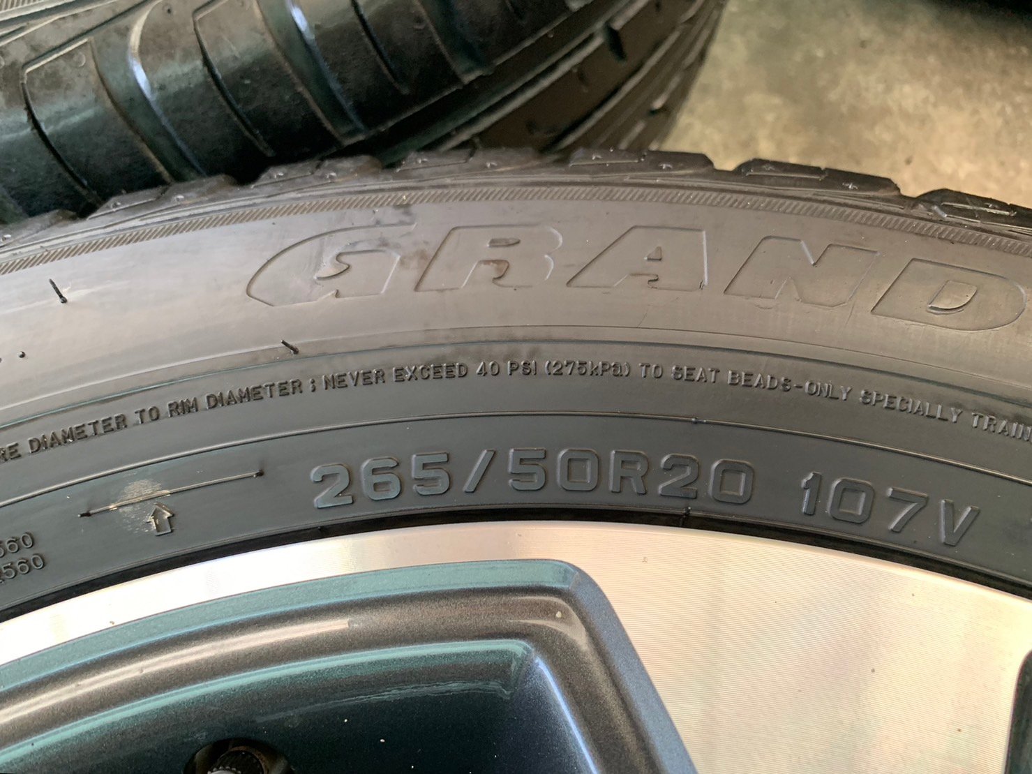 ล้อแม็ก Toyota Fortuner Legender ขอบ 20 พร้อมยาง 265-50-20 Dunlop ปลายปี 20 ล้อแม็ก Toyota Fortuner Legender ขอบ 20 พร้อมยาง 265-50-20 Dunlop ปลายปี 20