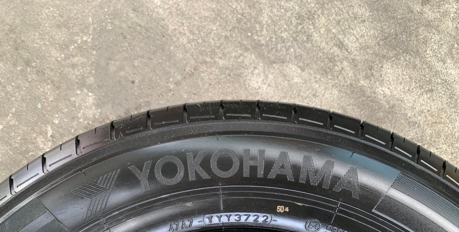 ยางป้ายแดง 235-65-16 Yokohama ปลายปี 22 สวยกริ๊บ ถอดจากรถป้ายแดง