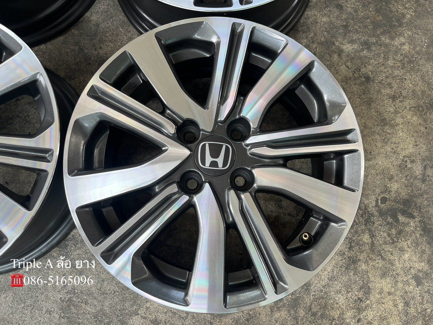 ล้อแม็ก Honda City ตัวท็อป ขอบ 15 เทาหน้าเงา สวยกริ๊บ ล้อแม็ก Honda City ตัวท็อป ขอบ 15 เทาหน้าเงา สวยกริ๊บ