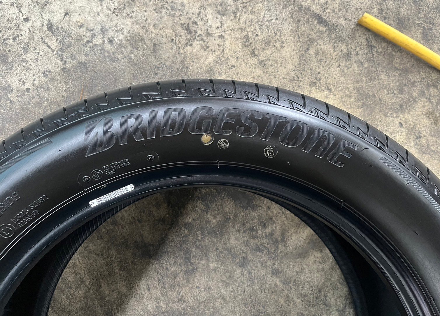 ยางป้ายแดง 215-55-17 Bridgestone สวยกริ๊บ ยางป้ายแดง 215-55-17 Bridgestone สวยกริ๊บ