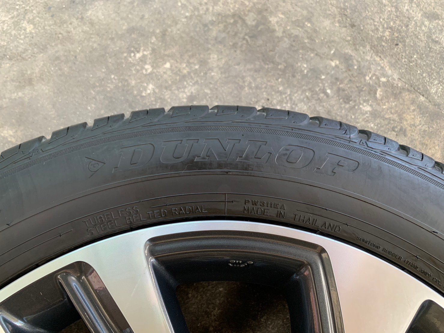 ล้อแม็ก Toyota Fortuner Legender ขอบ 20 พร้อมยาง 265-50-20 Dunlop ปลายปี 20 ล้อแม็ก Toyota Fortuner Legender ขอบ 20 พร้อมยาง 265-50-20 Dunlop ปลายปี 20