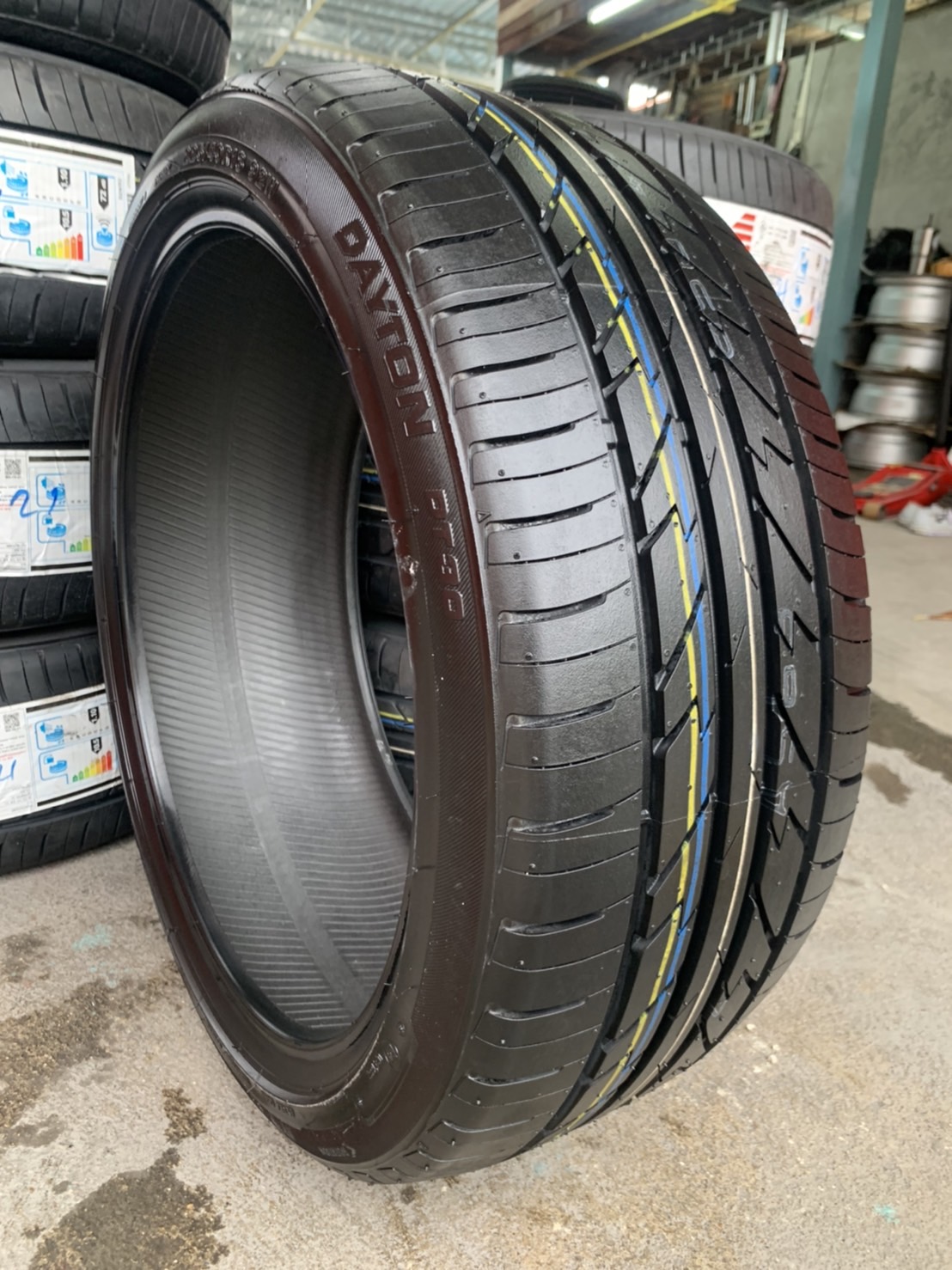 ยางใหม่ 225-40-18 DAYTON ผลิตโดย บริษัท Bridgestone ปลายปี 21