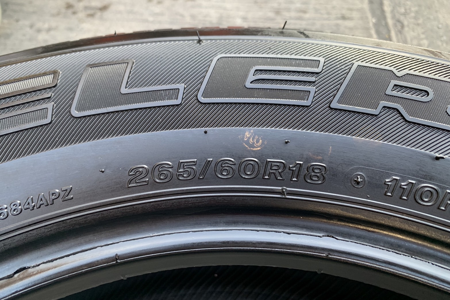 ยาง 1 เส้น 265-60-18 Bridgestone ปลายปี 18 ถอดจากรถป้ายแดง ยังไม่ได้ใช้งาน