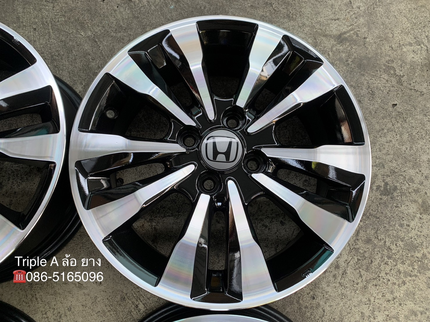 ล้อแม็ก Honda City ขอบ 15 ดำหน้าเงา สวยกริ๊บ ล้อแม็ก Honda City ขอบ 15 ดำหน้าเงา สวยกริ๊บ