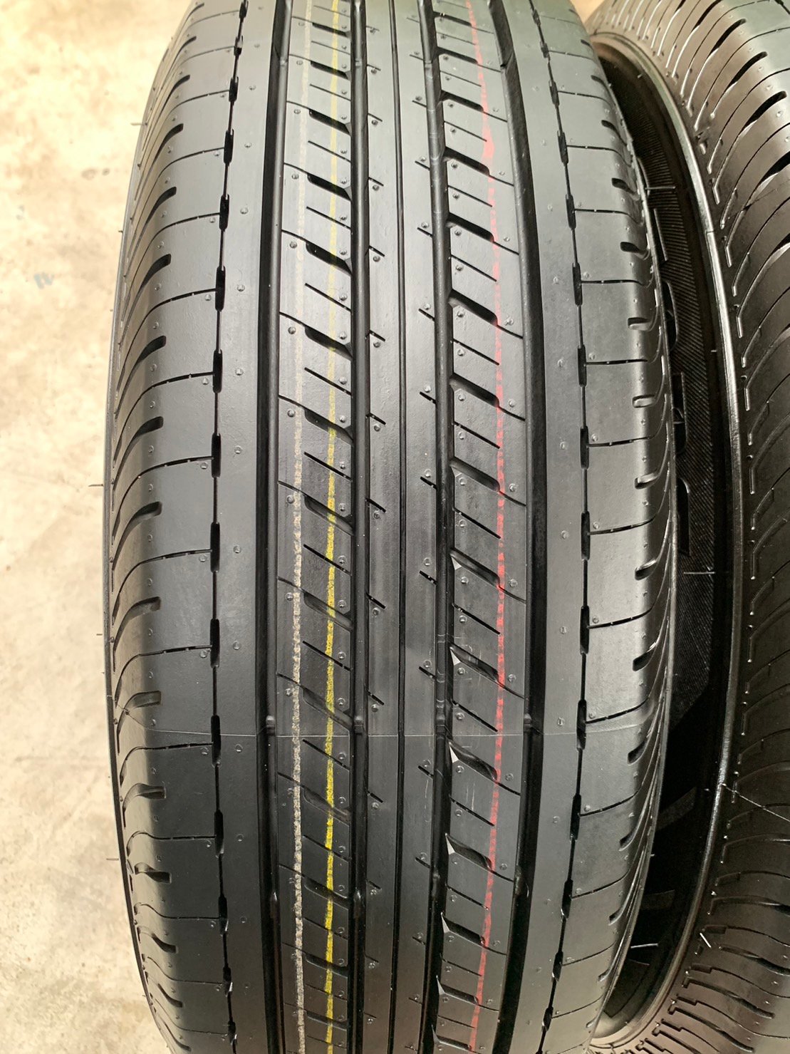 ยางใหม่ป้ายแดง 215-70-16 Bridgestone ปี 23 ใหม่กริ๊บ ใส่กับ รถตู้ ,รถกระบะตัวเตี้ย ได้เลย ยางใหม่ป้ายแดง 215-70-16 Bridgestone ปี 23 ใหม่กริ๊บ ใส่กับ รถตู้ ,รถกระบะตัวเตี้ย ได้เลย