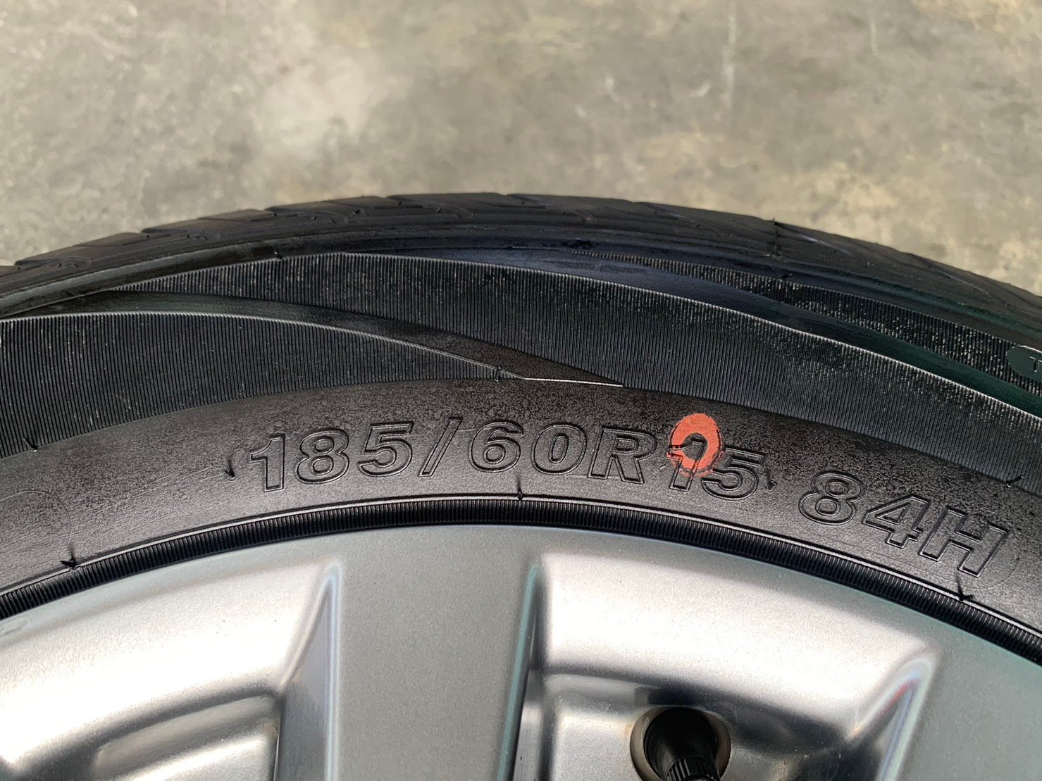 ล้อแม็ก Mitsu Attrage ขอบ 15 สีเทา พร้อมยางใหม่ 185-60-15 GOODRIDE ปี 23 ล้อแม็ก Mitsu Attrage ขอบ 15 สีเทา พร้อมยางใหม่ 185-60-15 GOODRIDE ปี 23