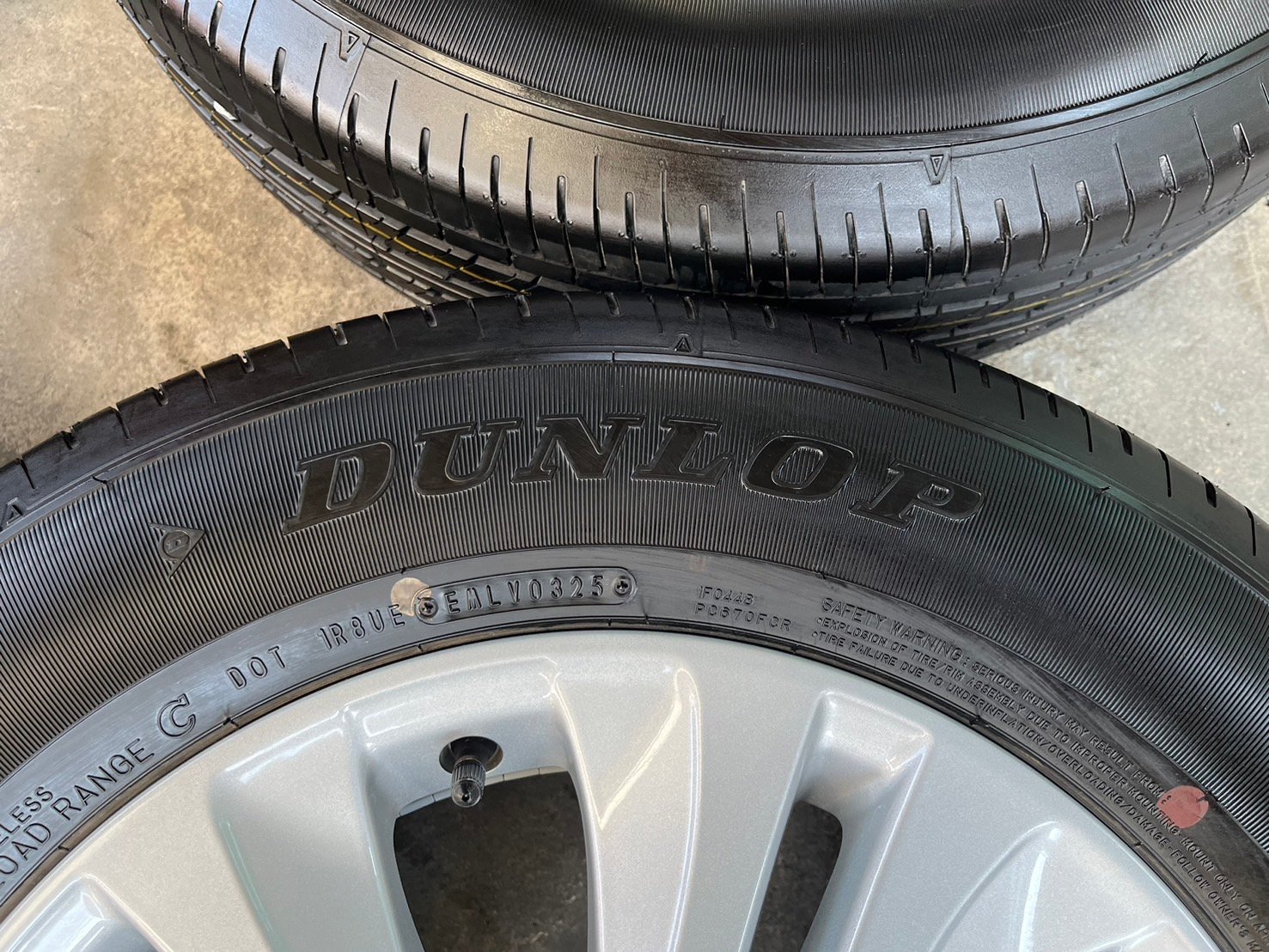 ล้อแม็กป้ายแดง Toyota Revo ขอบ 16 พร้อมยางใหม่ป้ายแดง 215-65-16 Dunlop ปี 25 ใหม่ยกห้าง ล้อแม็กป้ายแดง Toyota Revo ขอบ 16 พร้อมยางใหม่ป้ายแดง 215-65-16 Dunlop ปี 25 ใหม่ยกห้าง