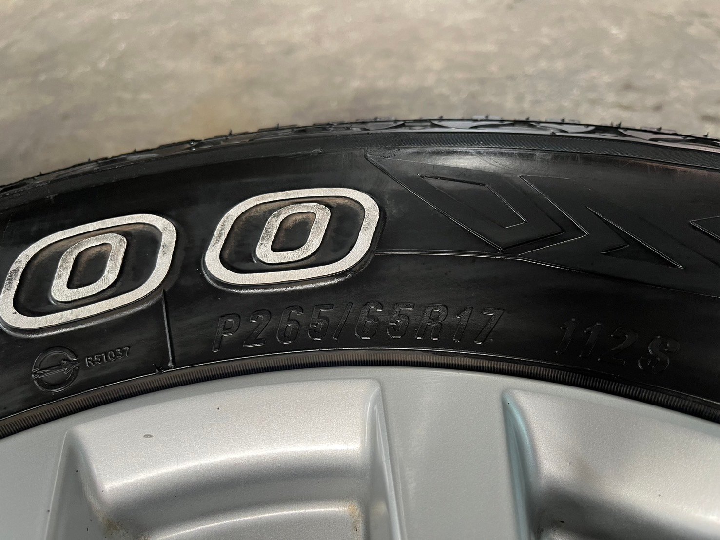 ล้อแม็ก Mitsu Pajero ก้านวาย ขอบ 17 พร้อมยาง 265-65-17 Maxxis ปี 19
