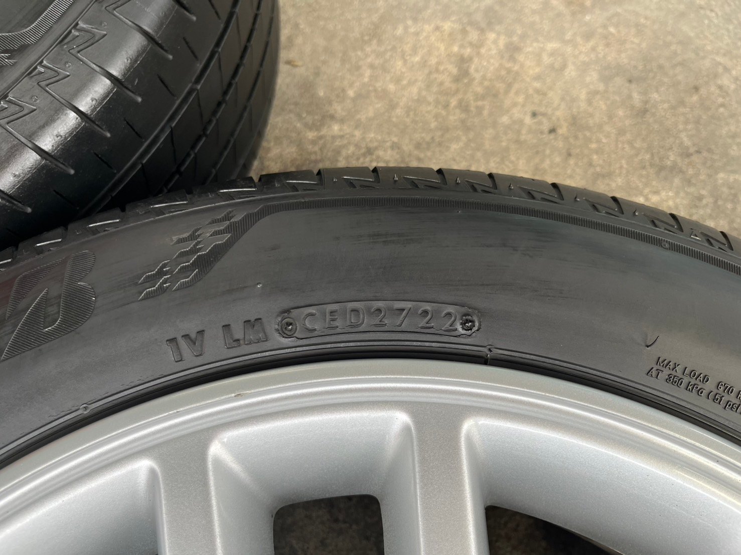 ล้อแม็ก 6รู139 Toyota ขอบ 17 พร้อมยาง 215-55-17 Bridgestone ปี 22 ล้อแม็ก 6รู139 Toyota ขอบ 17 พร้อมยาง 215-55-17 Bridgestone ปี 22