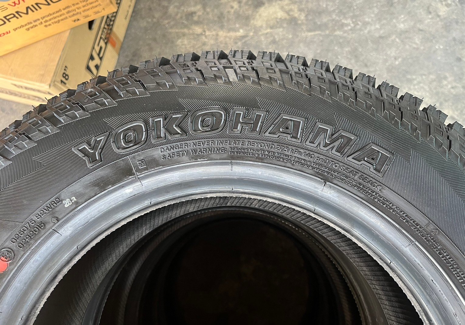 ยางใหม่ 205-70-15 Yokohama ปี 25 ใหม่กริ๊บ