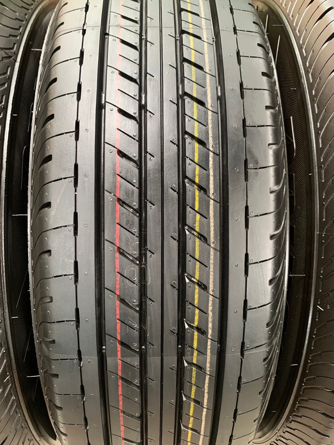 ยางใหม่ป้ายแดง 215-70-16 Bridgestone ปี 23 ใหม่กริ๊บ ใส่กับ รถตู้ ,รถกระบะตัวเตี้ย ได้เลย ยางใหม่ป้ายแดง 215-70-16 Bridgestone ปี 23 ใหม่กริ๊บ ใส่กับ รถตู้ ,รถกระบะตัวเตี้ย ได้เลย