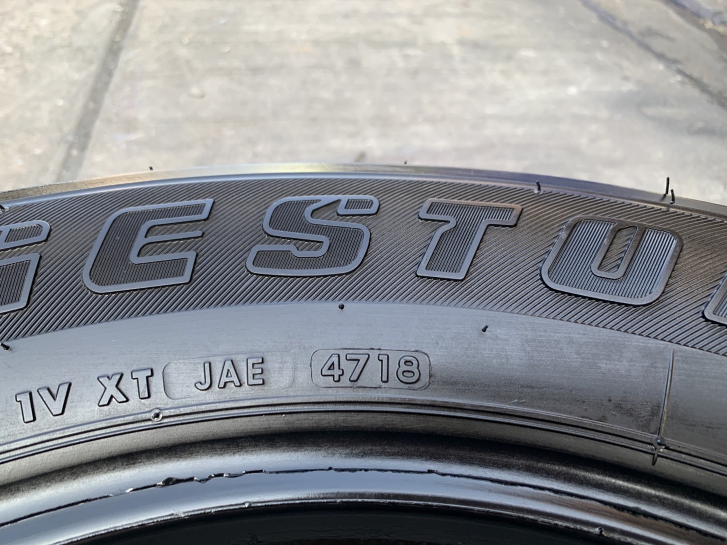 ยาง 1 เส้น 265-60-18 Bridgestone ปลายปี 18 ถอดจากรถป้ายแดง ยังไม่ได้ใช้งาน