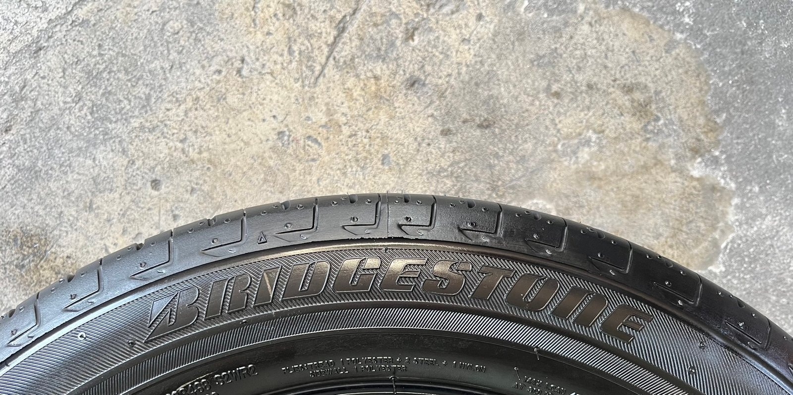 ยางป้ายแดง 165-65-14 Bridgestone ปี 25 สวยกริ๊บ ยางป้ายแดง 165-65-14 Bridgestone ปี 25 สวยกริ๊บ