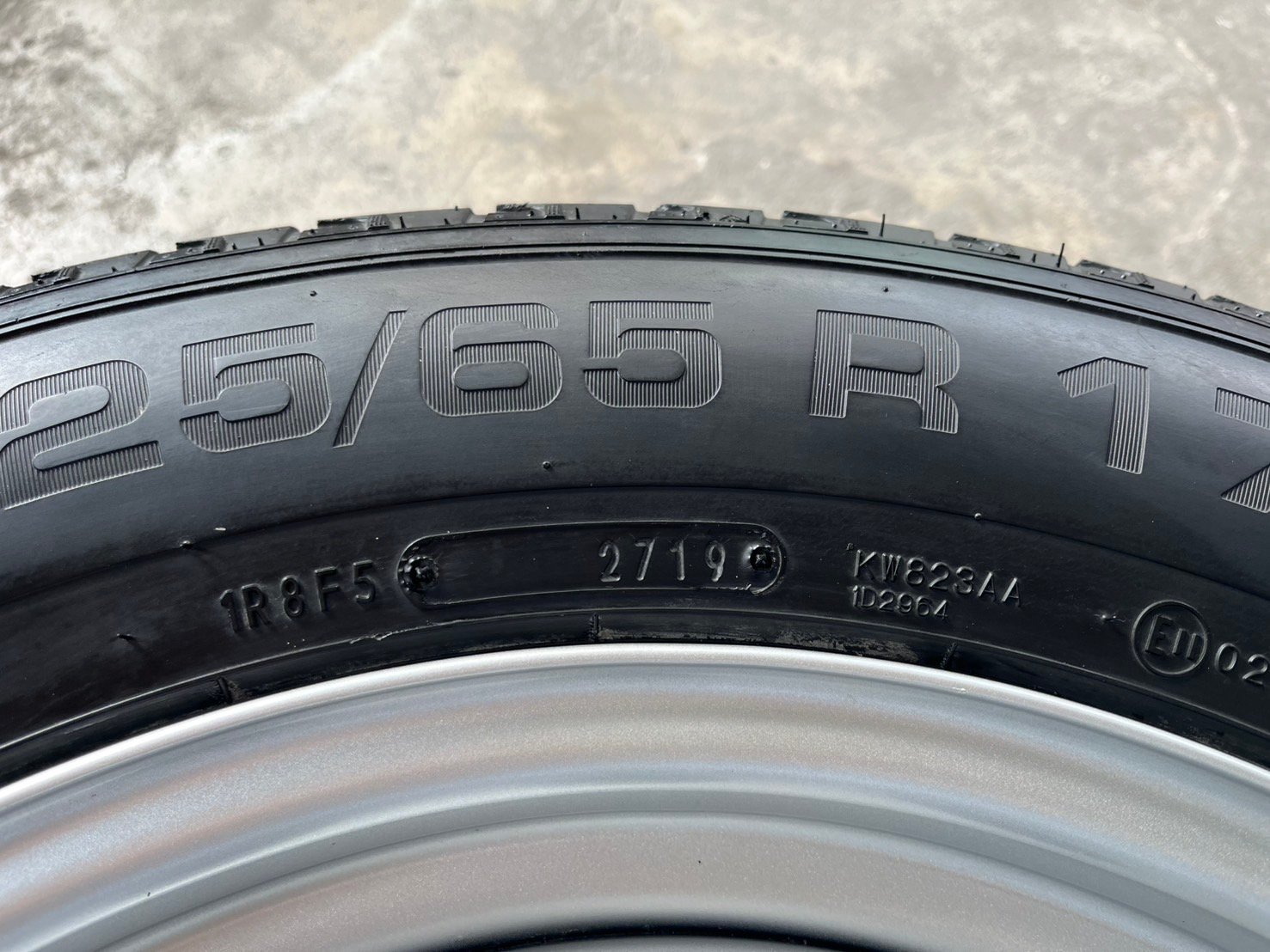 ล้อกระทะ 6รู139 Toyota ขอบ 17 แถมยาง 225-65-17 apollo ปี 19 ล้อกระทะ 6รู139 Toyota ขอบ 17 แถมยาง 225-65-17 apollo ปี 19