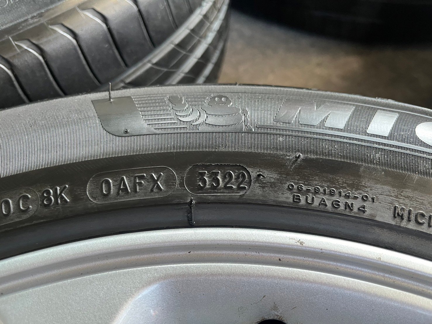 ล้อแม็ก 6รู139 Toyota ขอบ 17 พร้อมยาง 225-55-17 Michelin ปี 22 ใส่กับ รถตู้ Commuter 6รู139 ได้เลย