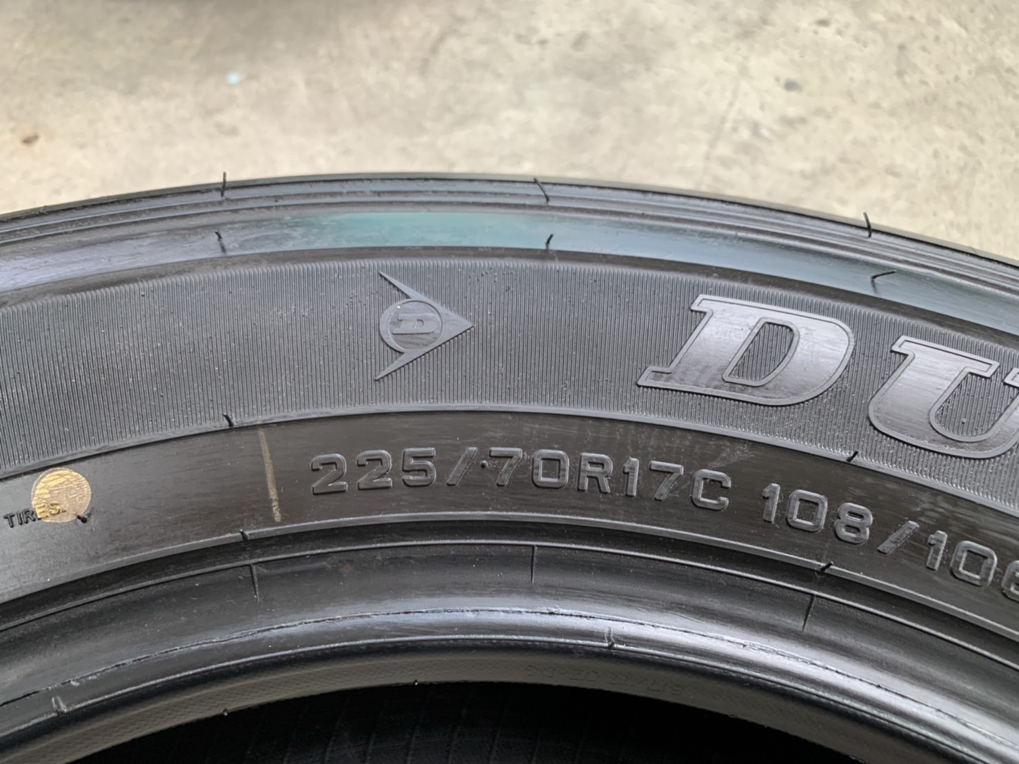 ยางใหม่ป้ายแดง 225-70-17 Dunlop ปลายปี 21 ใส่กับ รถกระบะตัวเตี้ย ,รถกระบะตัวสูง ได้ทุกรุ่น