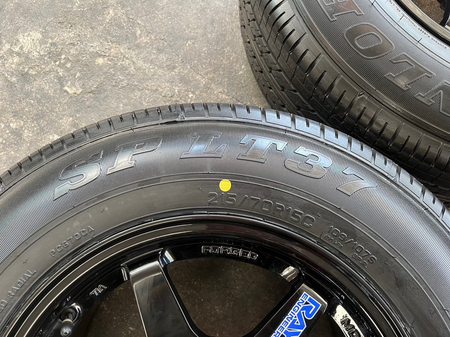 ล้อแม็ก 6รู139 TE37 DRIFT ขอบ 15 สีดำ พร้อมยางใหม่ 215-70-15 Dunlop ปี 24 ล้อแม็ก 6รู139 TE37 DRIFT ขอบ 15 สีดำ พร้อมยางใหม่ 215-70-15 Dunlop ปี 24