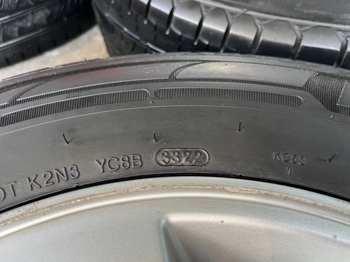 ล้อแม็ก 6รู139 Toyota ขอบ 15 พร้อมยาง 215-70-15 KUMHO ปี 22 ใส่กับ รถตู้ Commuter 6รู139 ได้เลย