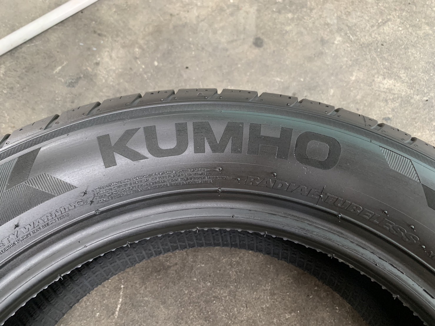 ยางใหม่ 195-55-15 KUMHO ปี 22 ใหม่กริ๊บ
