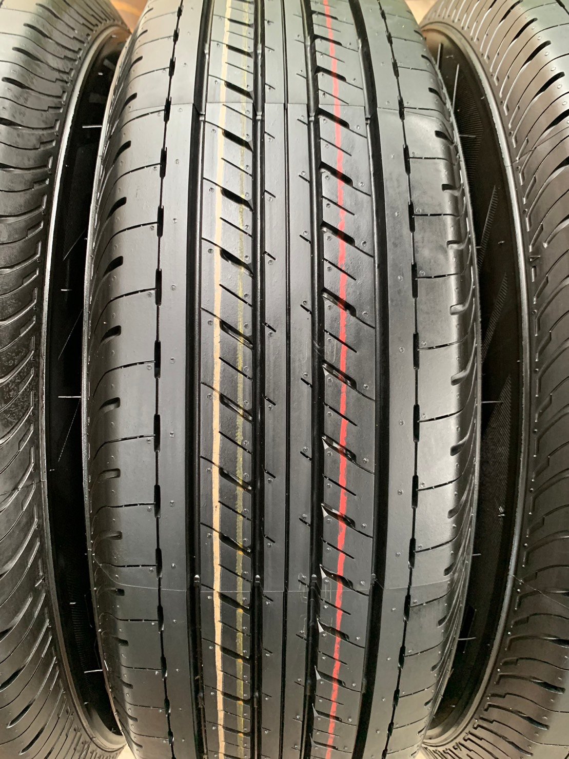 ยางใหม่ป้ายแดง 215-70-16 Bridgestone ปี 23 ใหม่กริ๊บ ใส่กับ รถตู้ ,รถกระบะตัวเตี้ย ได้เลย ยางใหม่ป้ายแดง 215-70-16 Bridgestone ปี 23 ใหม่กริ๊บ ใส่กับ รถตู้ ,รถกระบะตัวเตี้ย ได้เลย