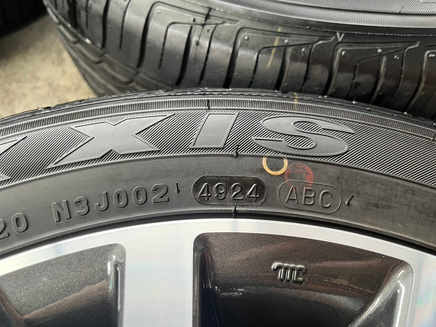 ล้อแม็กป้ายแดง Honda City SV รุ่นใหม่ล่าสุด ขอบ 15 เทาหน้าเงา พร้อมยางใหม่ป้ายแดง 185-60-15 Maxxis ปลายปี 24