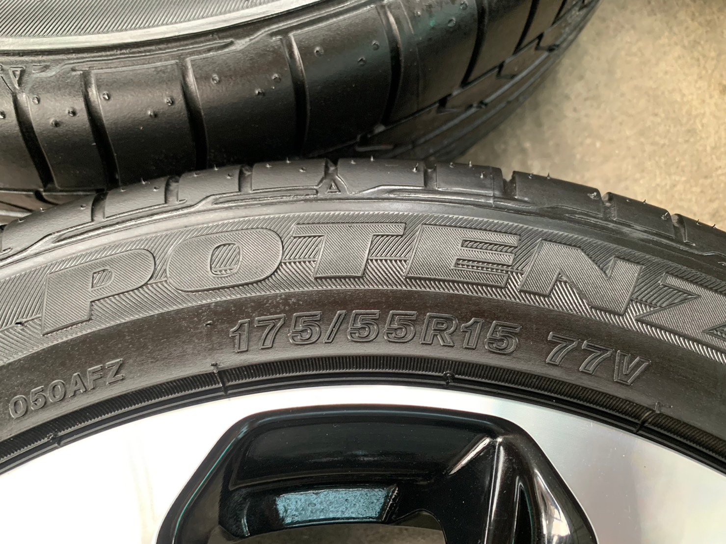 ล้อแม็กป้ายแดง Mitsu Mirage รุ่นใหม่ ขอบ 15 ดำหน้าเงา พร้อมยางป้ายแดง 175-55-15 Bridgestone ปี 23 ล้อแม็กป้ายแดง Mitsu Mirage รุ่นใหม่ ขอบ 15 ดำหน้าเงา พร้อมยางป้ายแดง 175-55-15 Bridgestone ปี 23