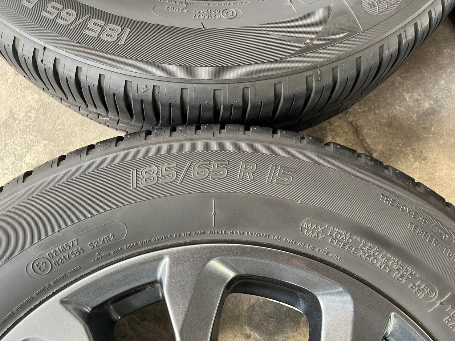 ล้อแม็ก Mazda 2 Skyactiv ขอบ 15 สีเทาดำ พร้อมยาง 185-65-15 Michelin ปี 23