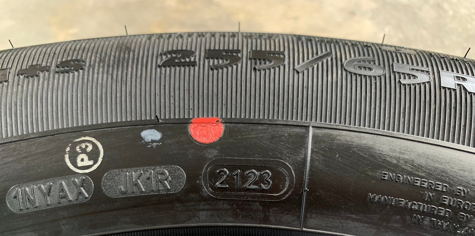 ยางใหม่ป้ายแดง 255-65-18 Goodyear ปี 23 ใส่แทน 255-60-18 และ 265-60-18 ได้เลย ยางใหม่ป้ายแดง 255-65-18 Goodyear ปี 23 ใส่แทน 255-60-18 และ 265-60-18 ได้เลย