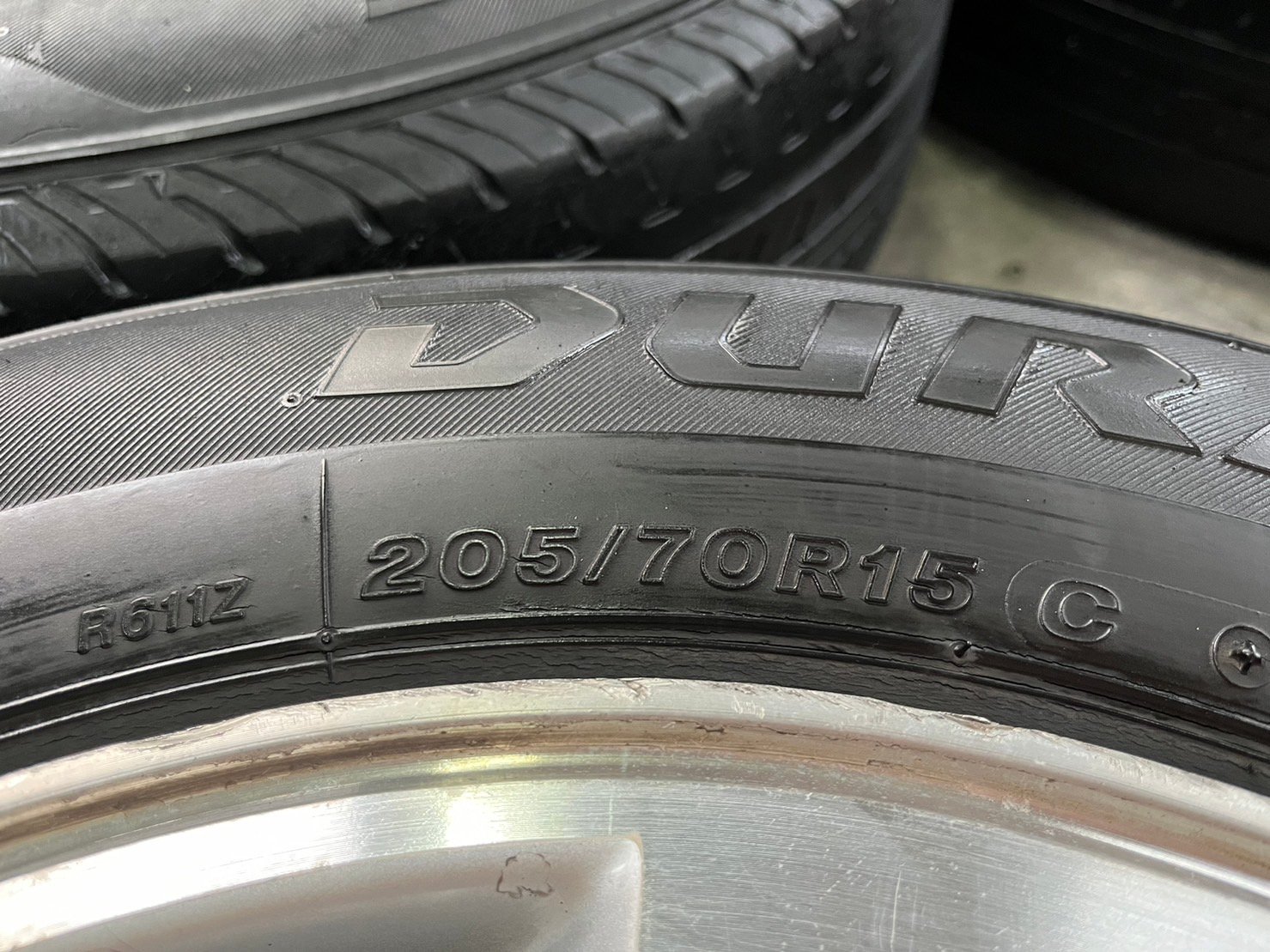 ล้อแม็ก 6รู139 Toyota ขอบ 15 บอร์นหน้าเงา แถมยาง 205-70-15 Bridgestone ปี 20 ล้อแม็ก 6รู139 Toyota ขอบ 15 บอร์นหน้าเงา แถมยาง 205-70-15 Bridgestone ปี 20