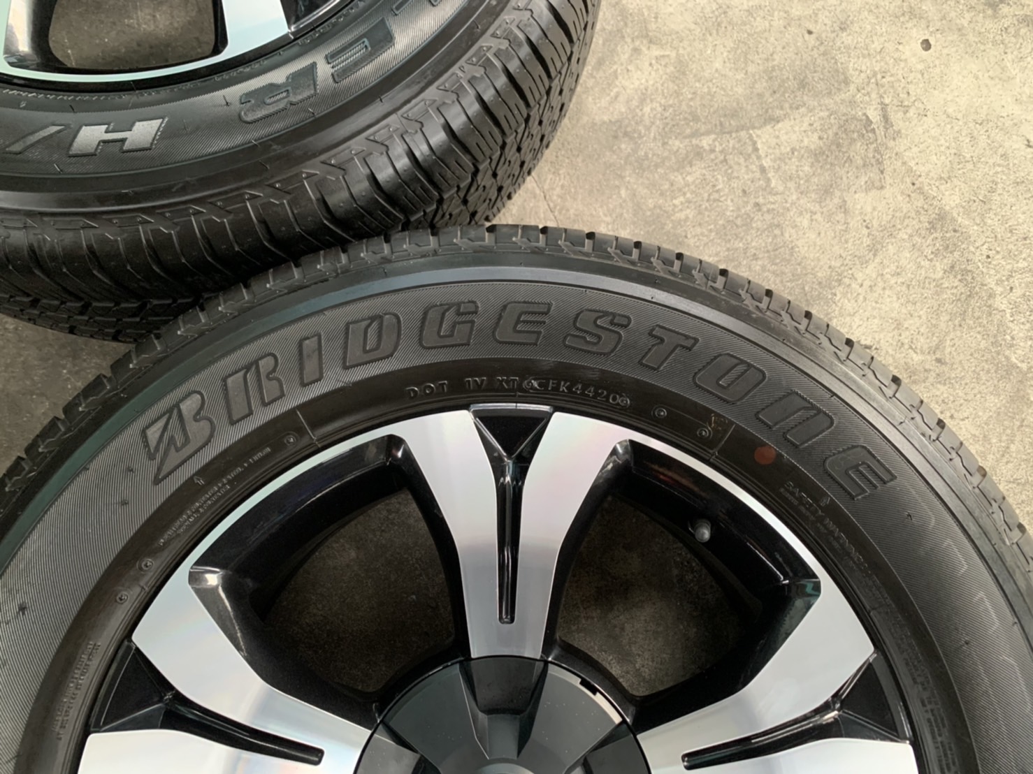 ล้อแม็ก Mazda BT50 รุ่นใหม่ล่าสุด ขอบ 18 พร้อมยาง 265-60-18 Bridgestone ปลายปี 20 ล้อแม็ก Mazda BT50 รุ่นใหม่ล่าสุด ขอบ 18 พร้อมยาง 265-60-18 Bridgestone ปลายปี 20